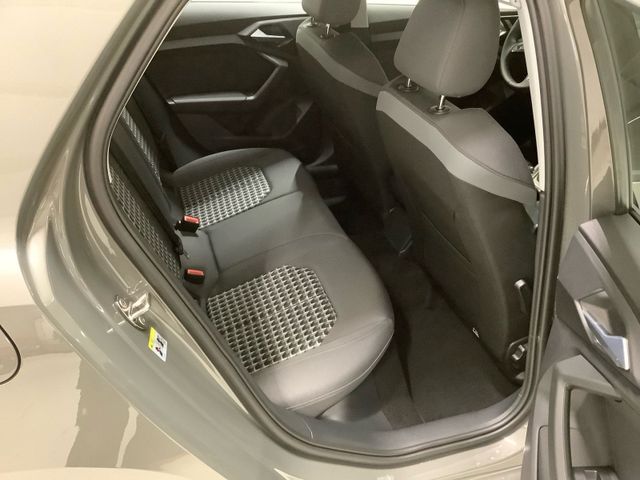 A1 Sportback S line 25 TFSI 70(95) kW(PS) Schalt