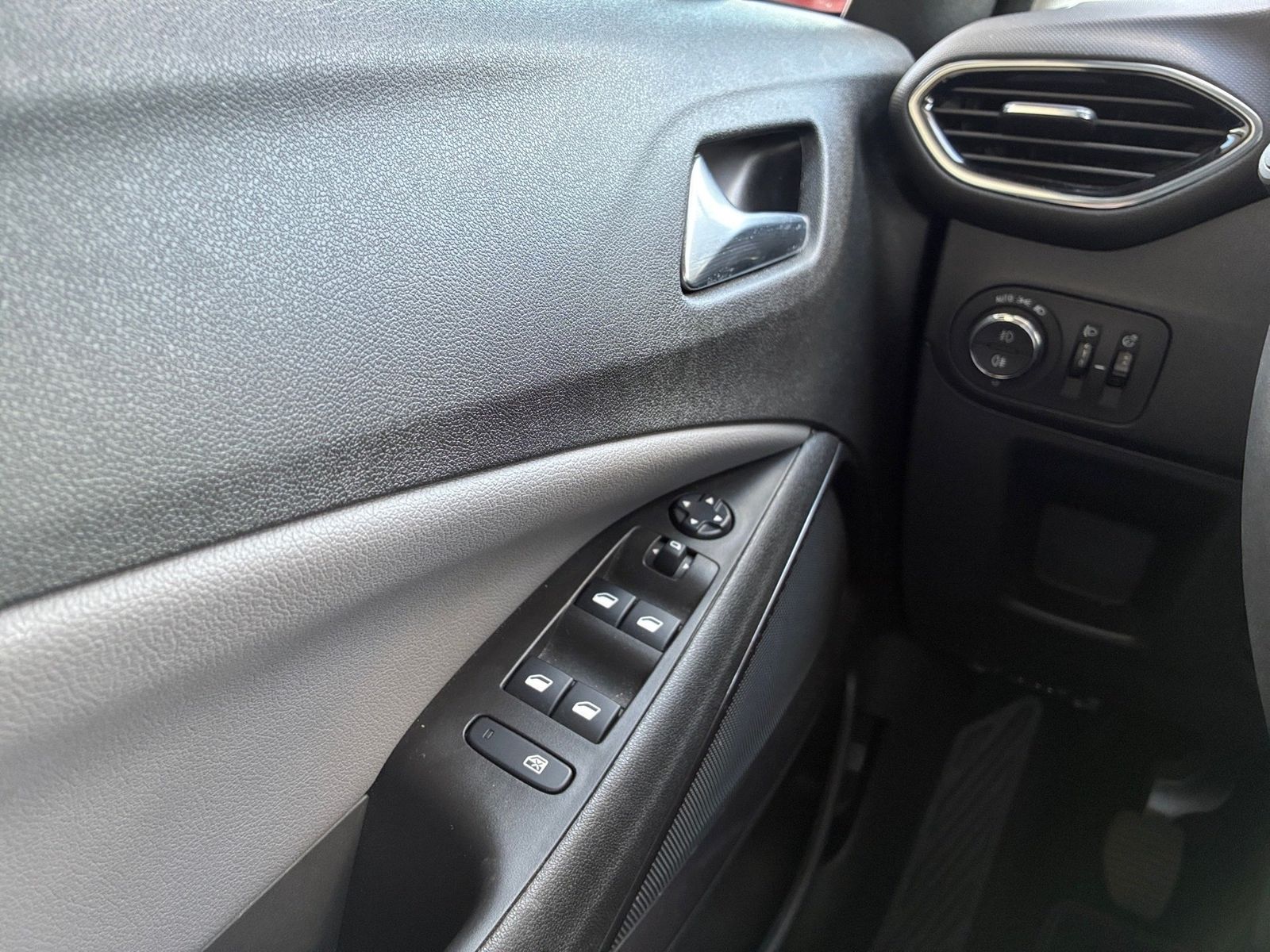 Fahrzeugabbildung Opel Crossland 1.2 Turbo Innovation Navi,SHZ,PDC,LM