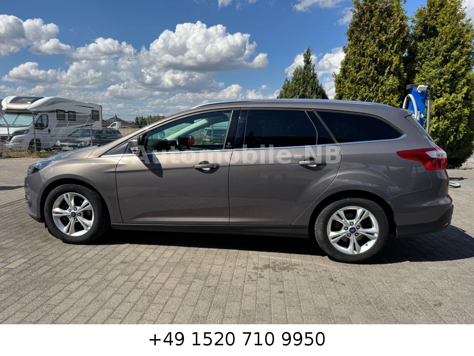 Ford Focus 2012 — rear view