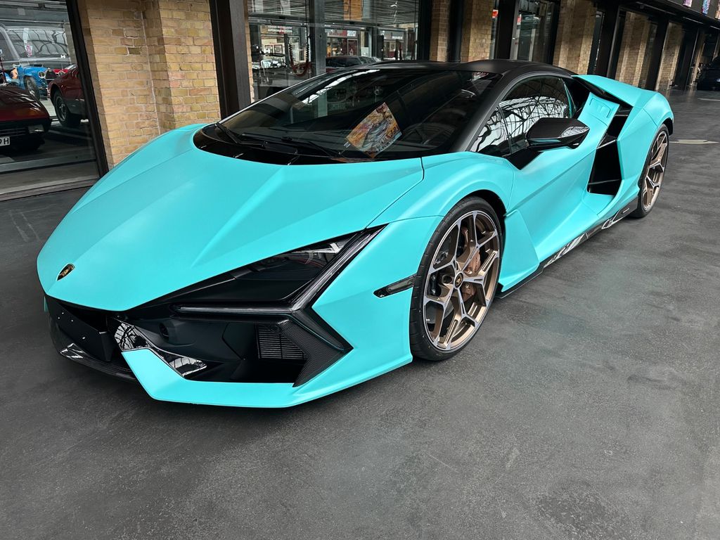 Image of Lamborghini Revuelto