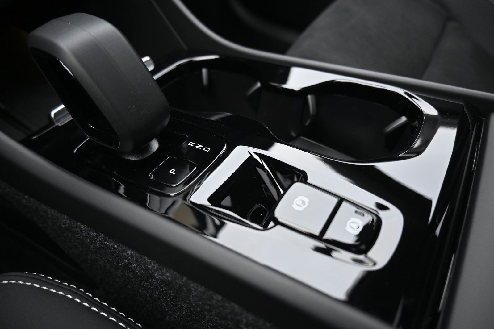 Fahrzeugabbildung Volvo XC40 B3 DKG Plus Black Edition*PANO*360°*ACC