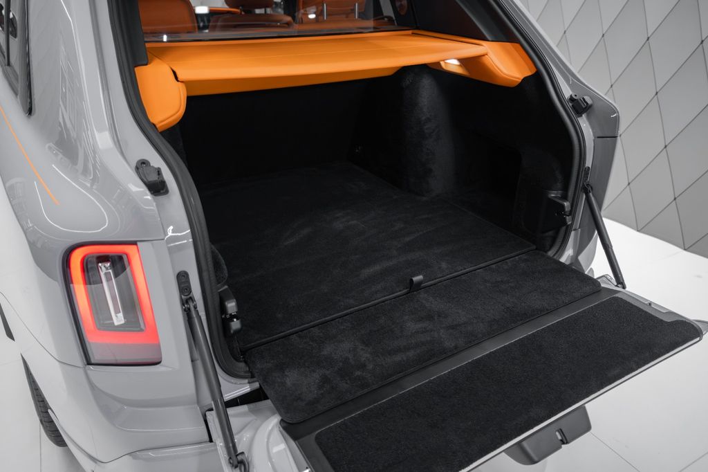 Cullinan BLACK BADGE 2026 GREY/ORANGE STARLIGHT - Bild 19