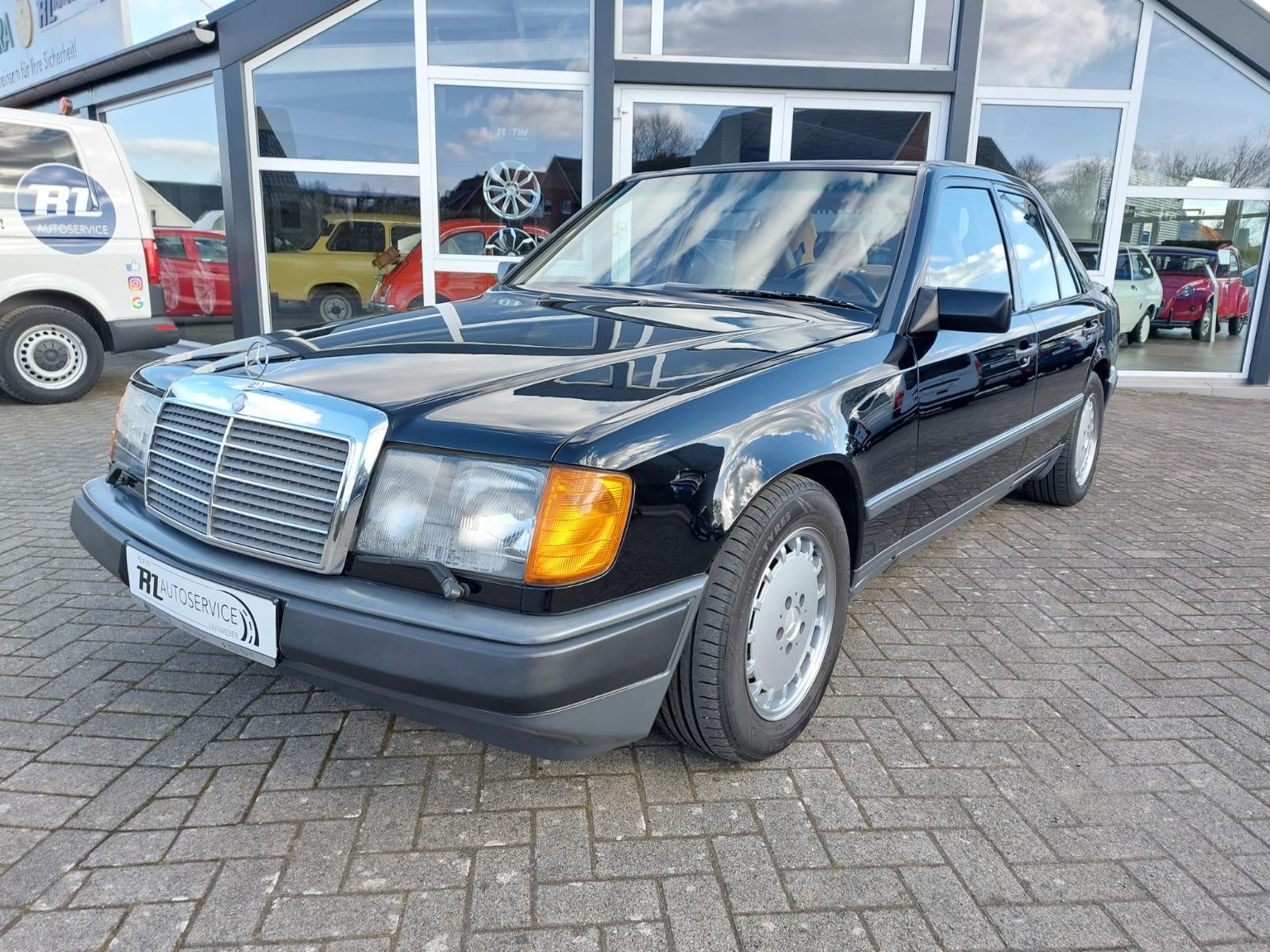 Mercedes-Benz 300 E  W124 "Kanada Special Edition"