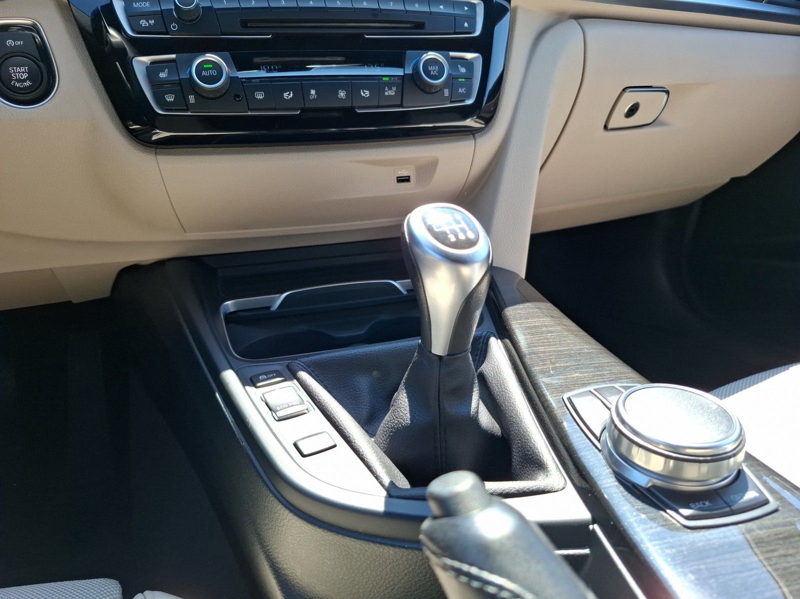 BMW 320i Touring Sport Line Shadow KLIMA / LED / NAV - Image 14