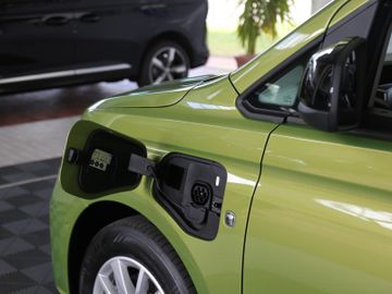Volkswagen Caddy eHybrid DSG LED NAVI ACC AGR KAMERA AHK