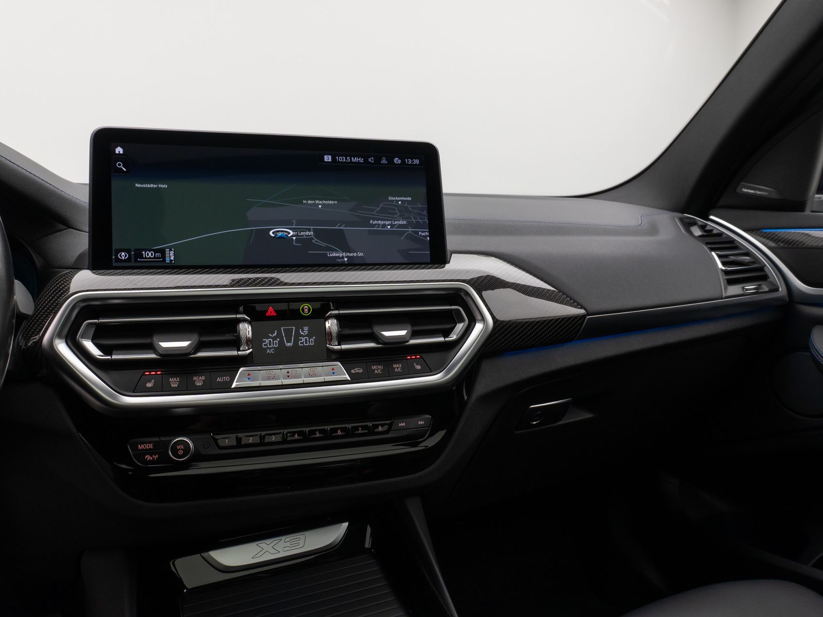 Fahrzeugabbildung BMW X3 xD30e M Sport Panorama Kamera HUD DAB H/K 21"