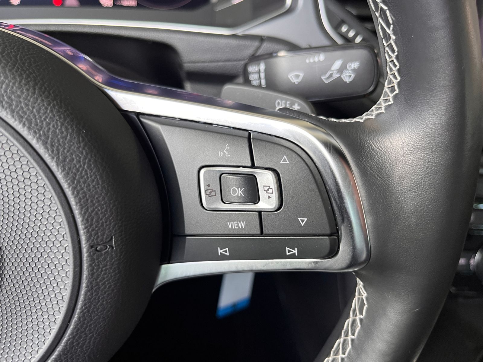 Fahrzeugabbildung Volkswagen T-Roc Cabriolet R-Line AHK LED NAVI ALU