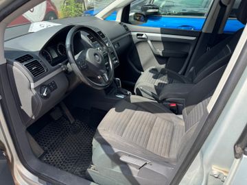 Volkswagen Touran - 12