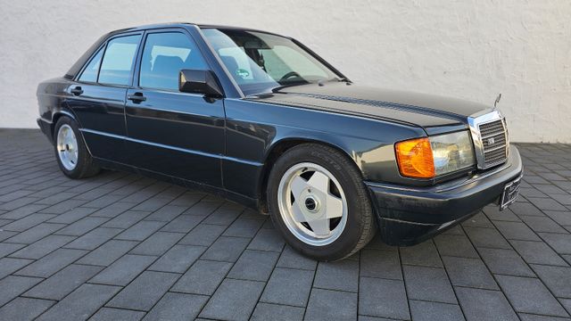 Mercedes-Benz 190. 2.3L SCHECKHEFT*SCHIEBEDACH*SPORTLENKRAD!