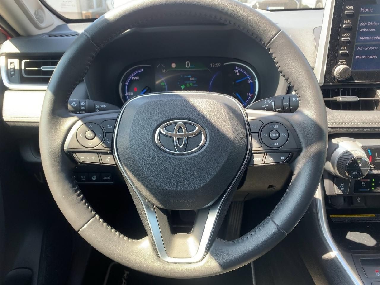 Fahrzeugabbildung Toyota RAV 4 2,5l Hybrid 4x4 Lounge