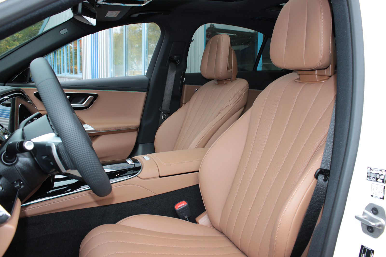 Fahrzeugabbildung Mercedes-Benz E 200 *MY26*AMG Line Premium Plus*Superscreen*