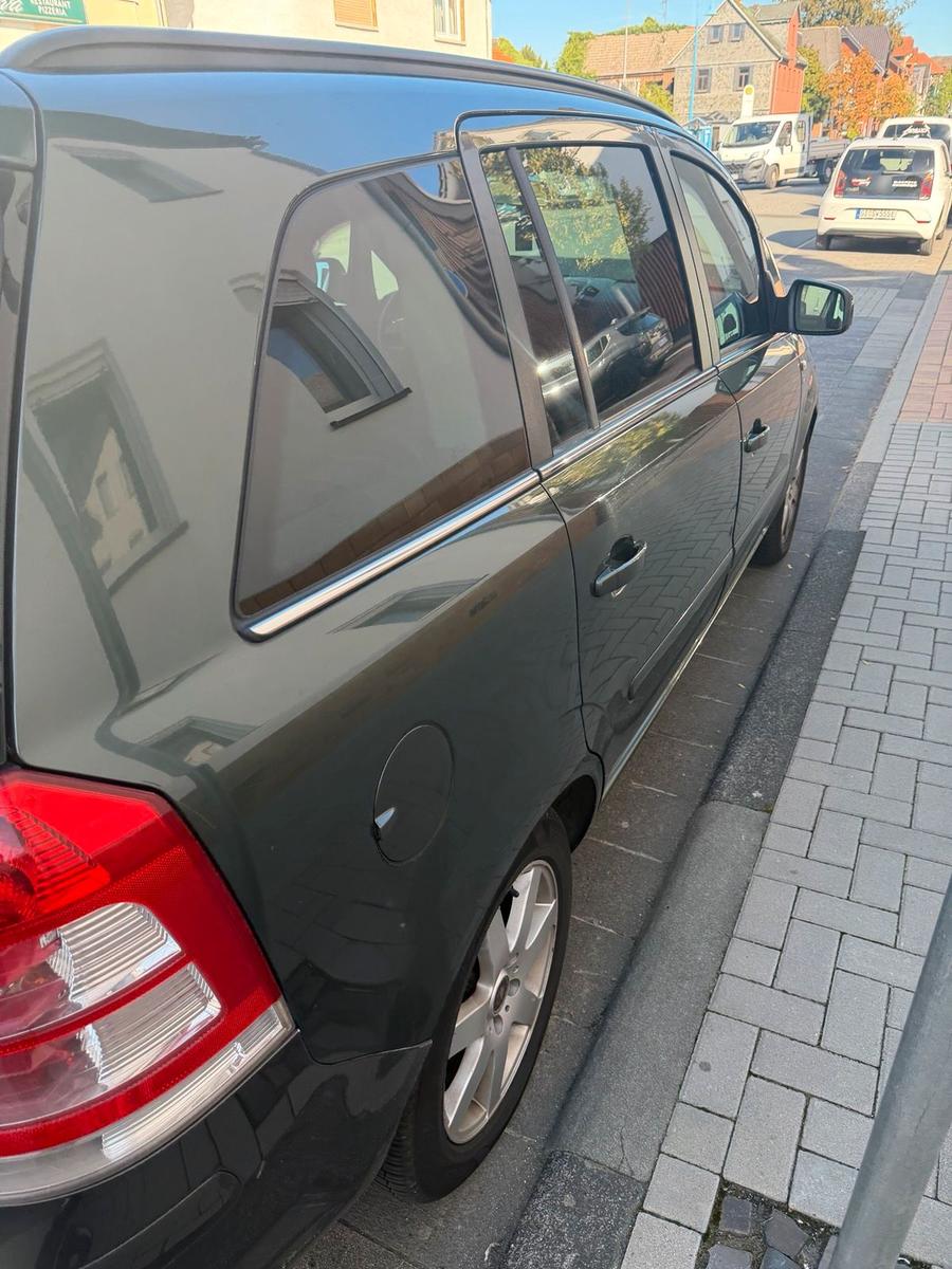 Opel Zafira 2010 — photo 7