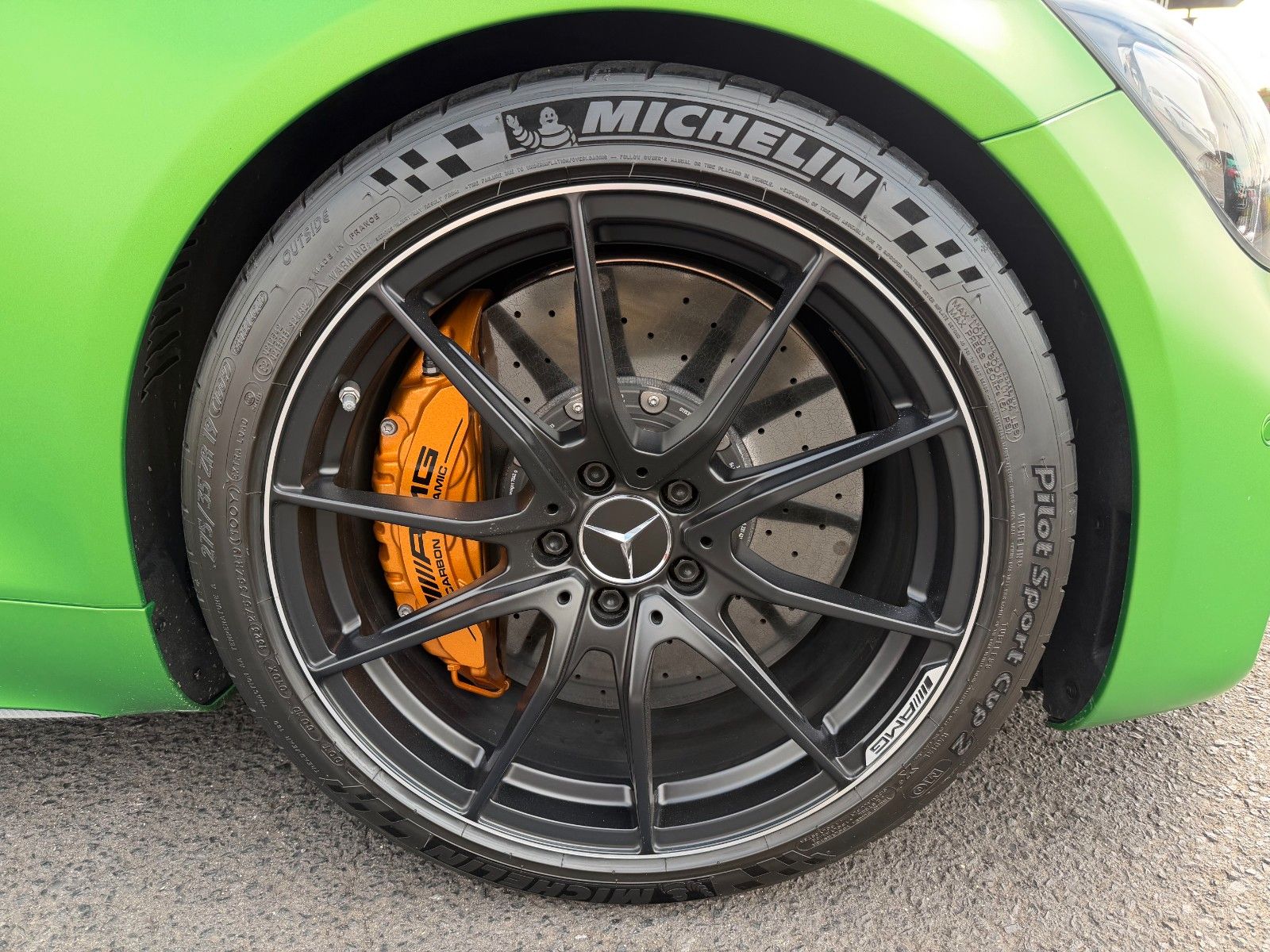 Fahrzeugabbildung Mercedes-Benz AMG GT R Keramik+Carbon+Distr+Night+RFK