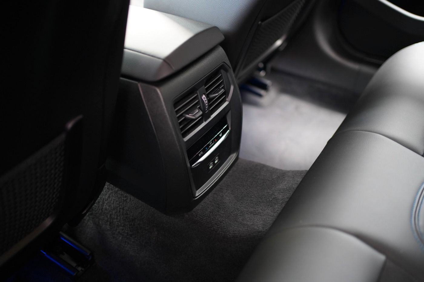 Fahrzeugabbildung BMW 320d xDrive M-Sport +LiCoPro+Parking Assistant+