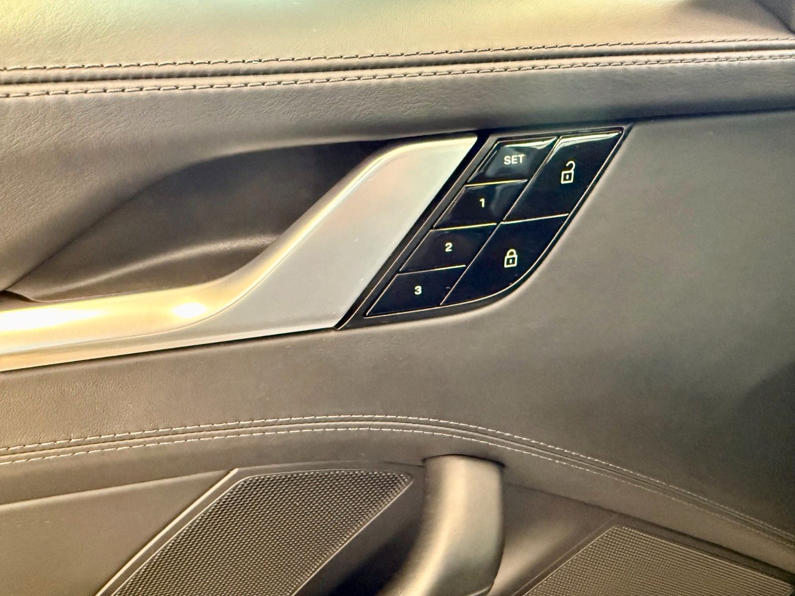 Fahrzeugabbildung Porsche 911 992 Carrera 4S SportDesign/ACC/SCP/APPROVED