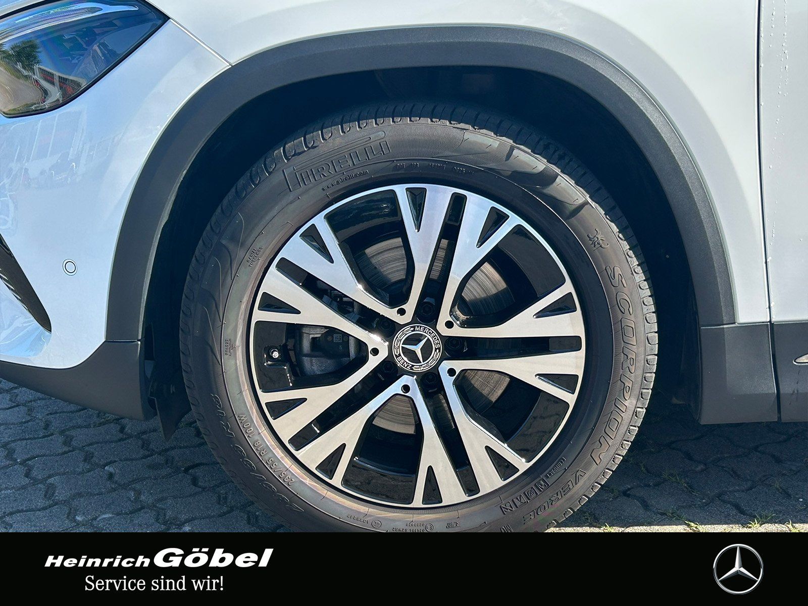 Fahrzeugabbildung Mercedes-Benz GLA 180 PROGRESSIVE*AHK*CARPLAY*LED*EASY-PACK*WI