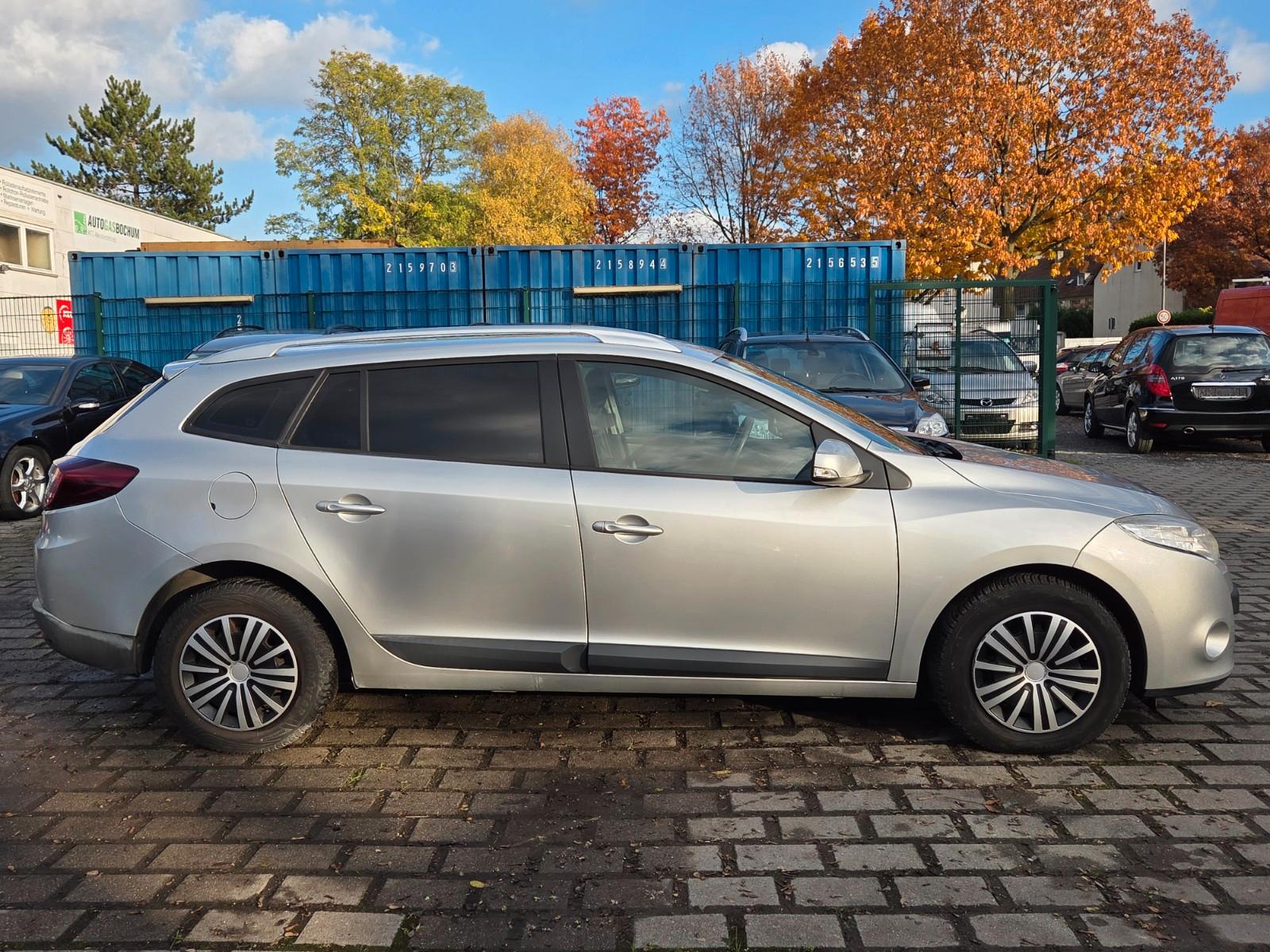 Renault Megane 2010 — engine 1.598 cm³, 110 HP (81kW)