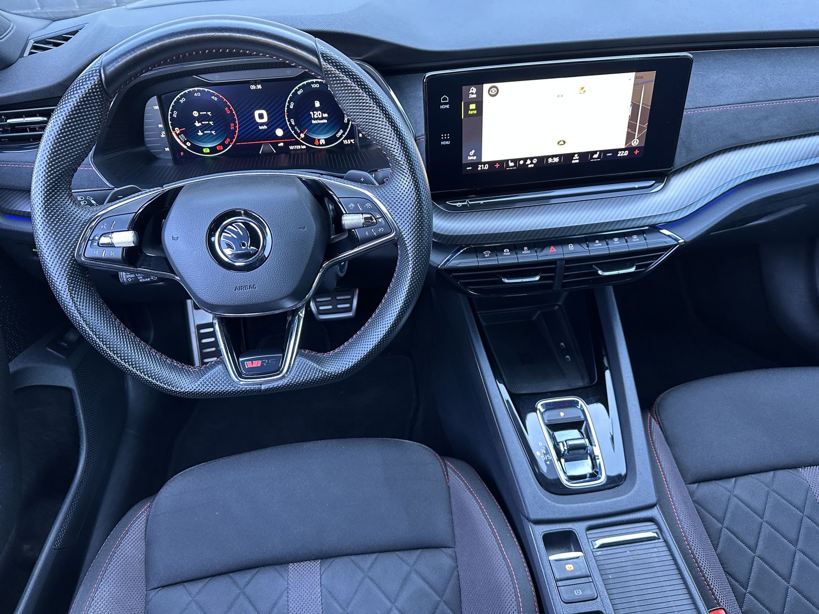 Fahrzeugabbildung SKODA Octavia Combi RS NAV+LED+AHK+V-COCKPIT+HEADUP+PP