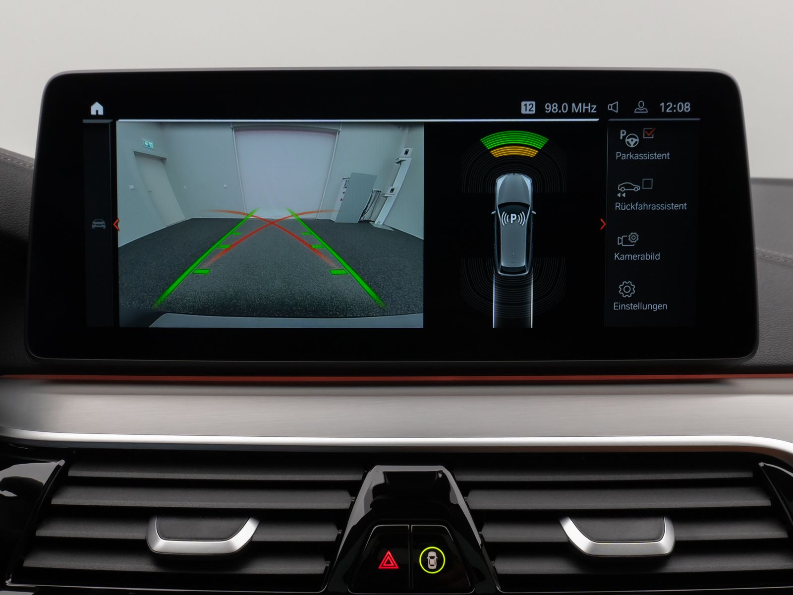 Fahrzeugabbildung BMW 520d xD LuxuryLine Panorama Laser TV HUD DAB H/K