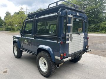 Land-Rover Defender - 4