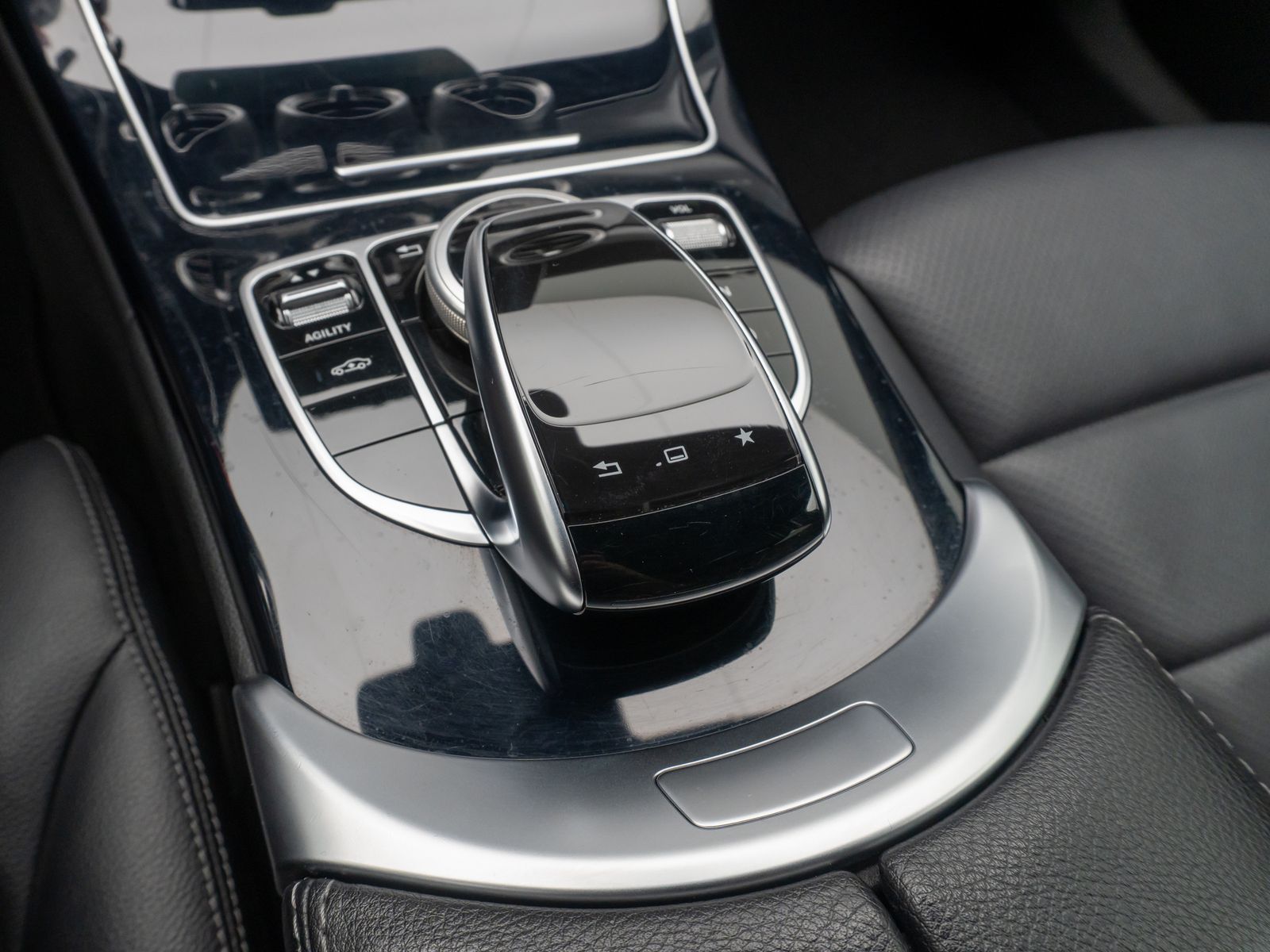 Fahrzeugabbildung Mercedes-Benz C 220 BlueTec/d AMG Line Kamera AHK HUD Sport LM