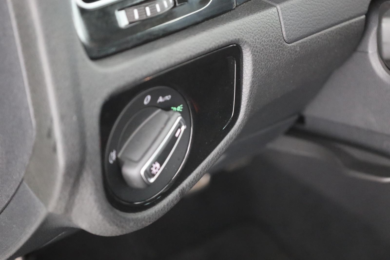 Volkswagen Golf VII Variant 1.4 TSI Sound LED Navi ACC PDC