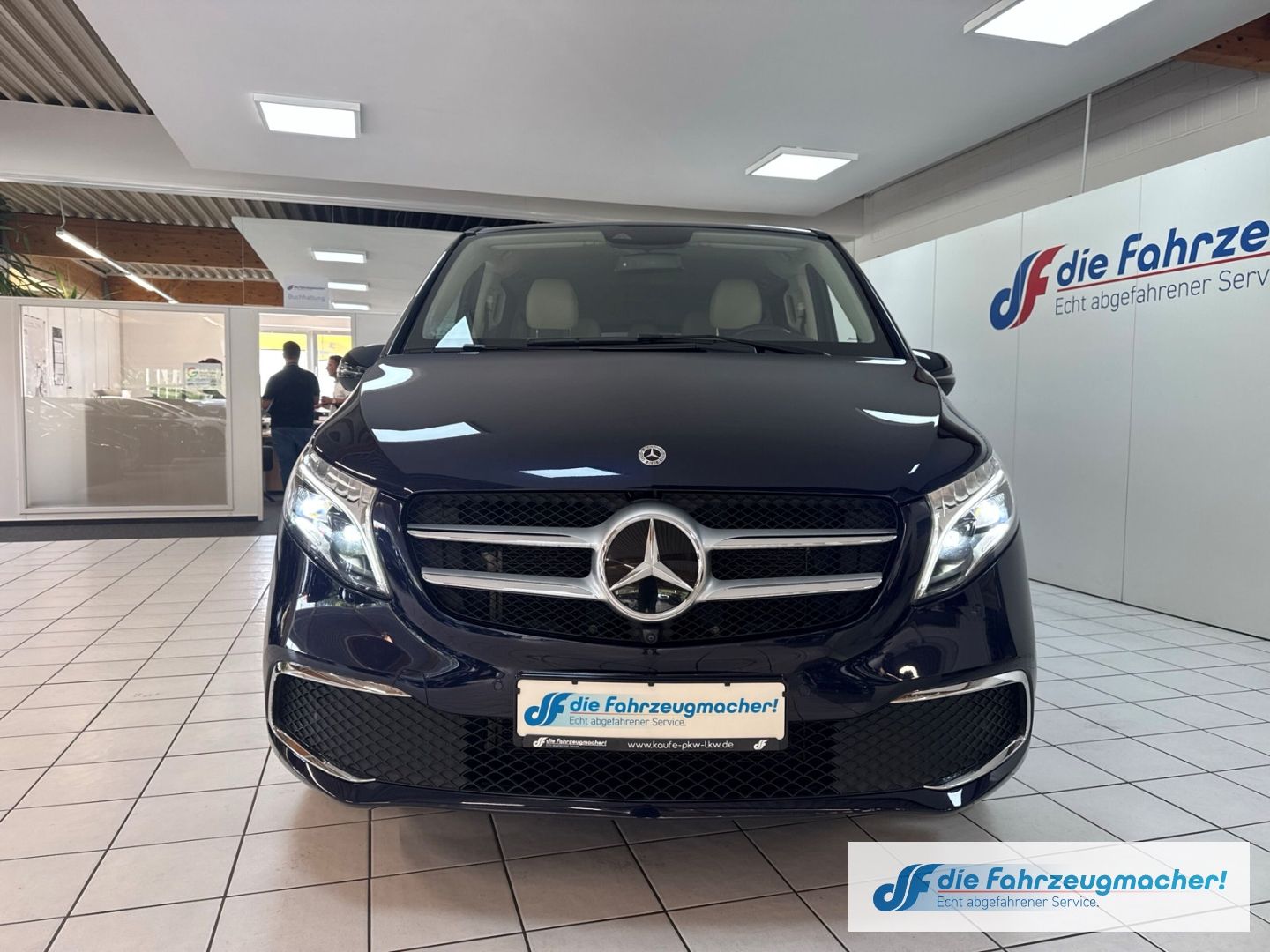 Fahrzeugabbildung Mercedes-Benz V 220 -klasse AVANTGARDE EDITION 4MATIC lang Led