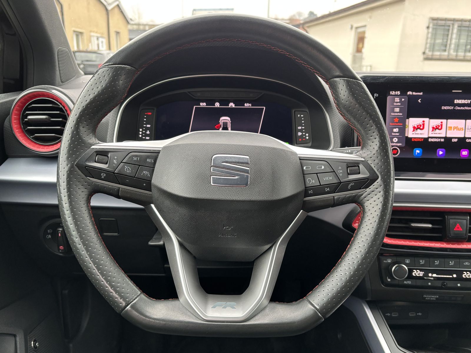 Fahrzeugabbildung SEAT Arona 1.5 TSI DSG FR Line-NAV-LED-KAMERA-VIRTUAL