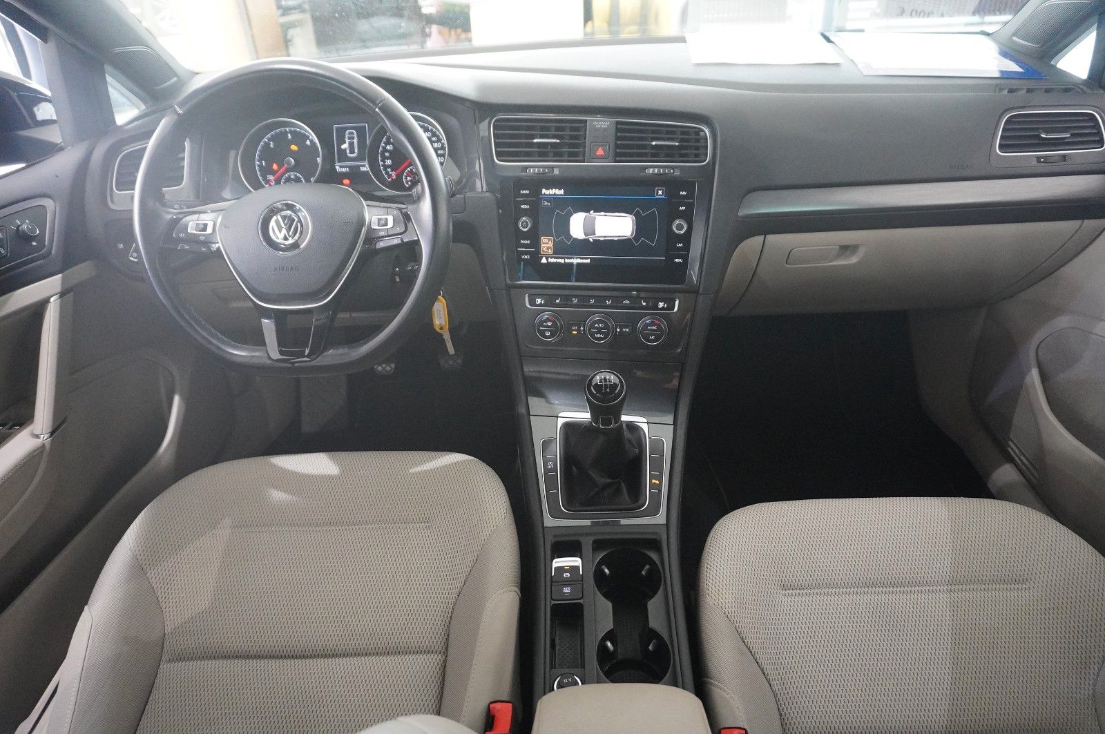 Fahrzeugabbildung Volkswagen Golf VII Vari. 1.6 TDI COMFORTL. NAVI/LED/KAMERA