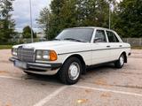Mercedes-Benz Mercedes Benz W123 - 200D - Mercedes-Benz 200 in München