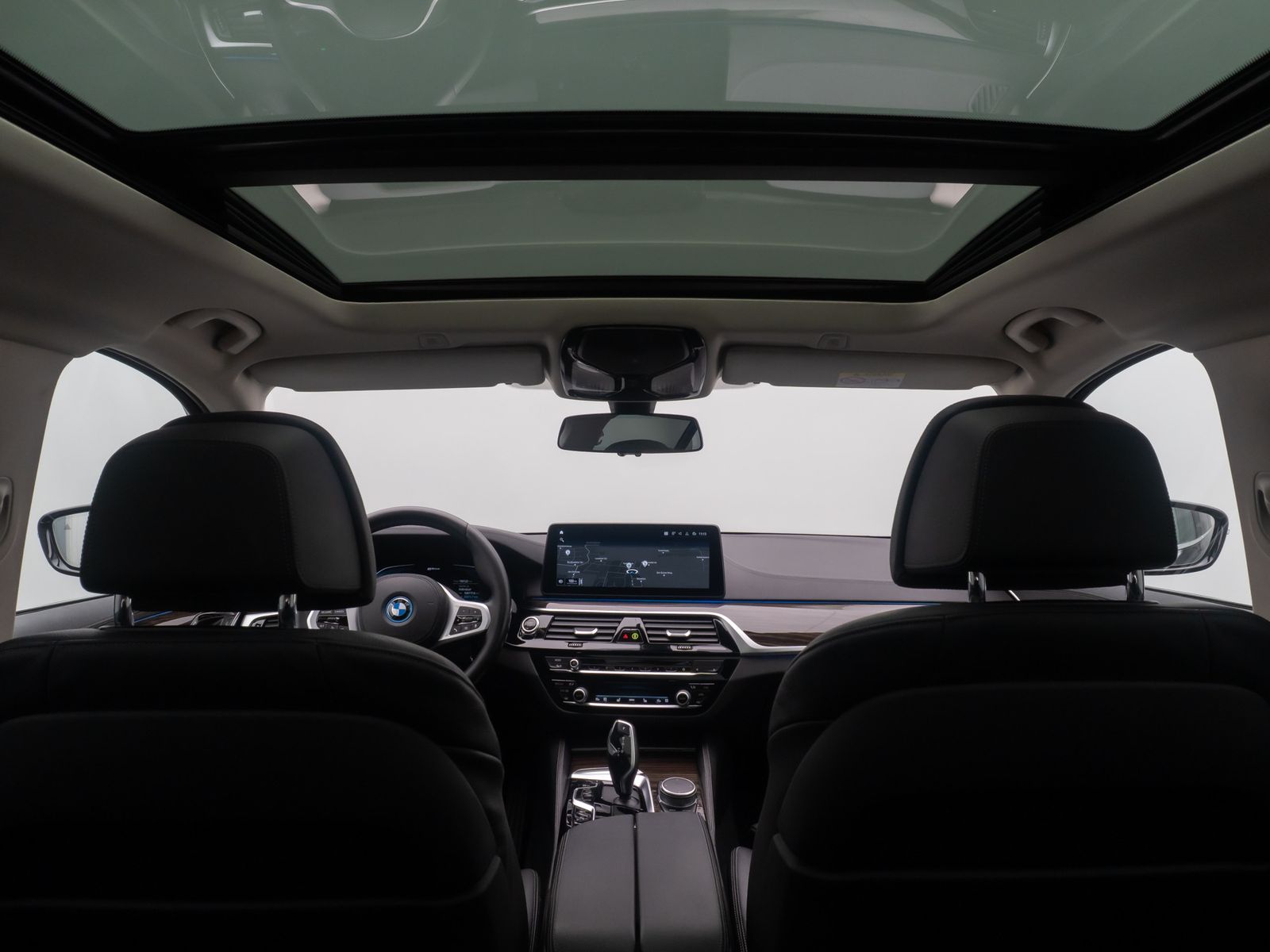 Fahrzeugabbildung BMW 530e Luxury Line Laser HUD HiFi DAB Panorama 18"