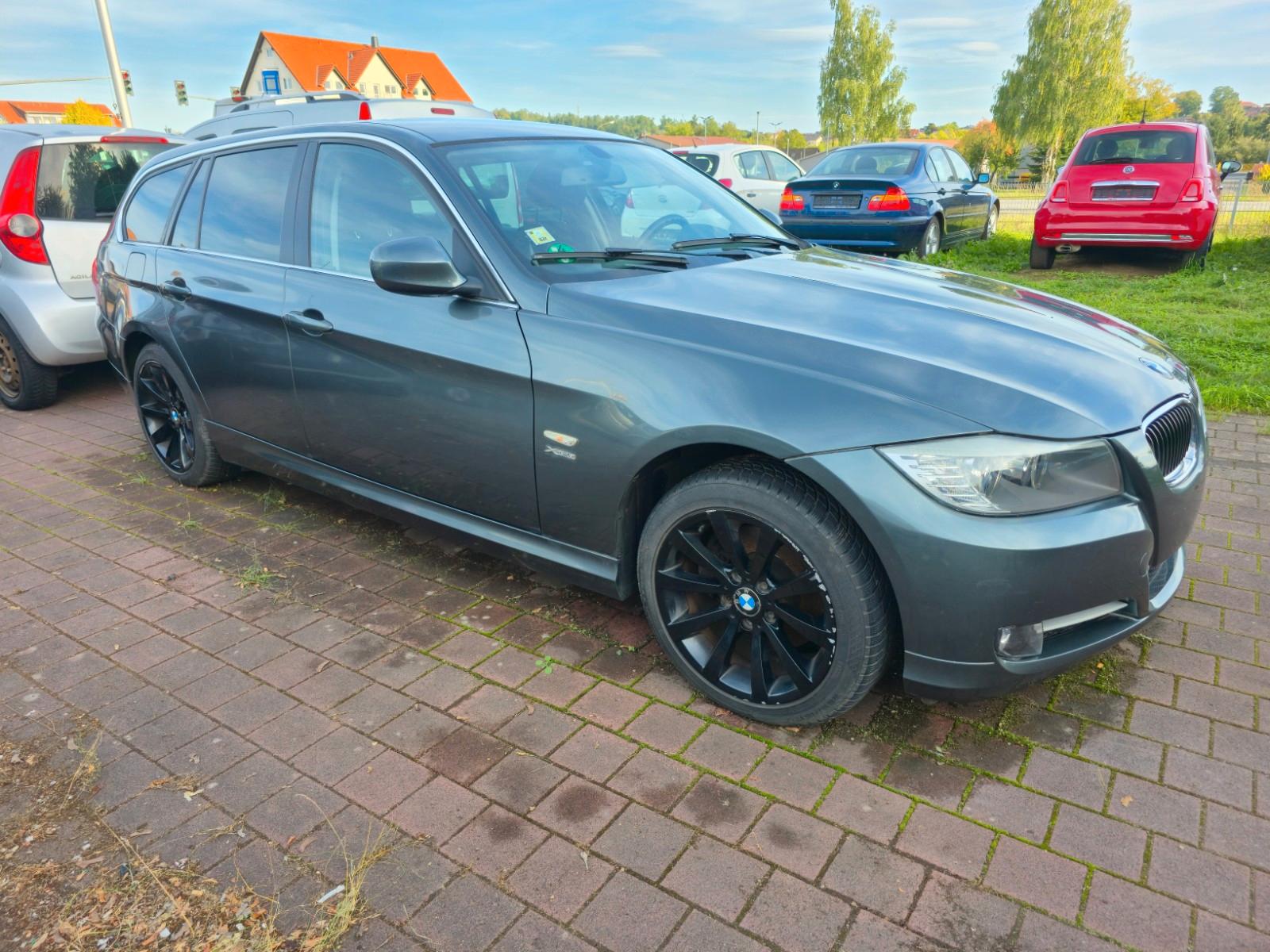 BMW 320 2011 — interior