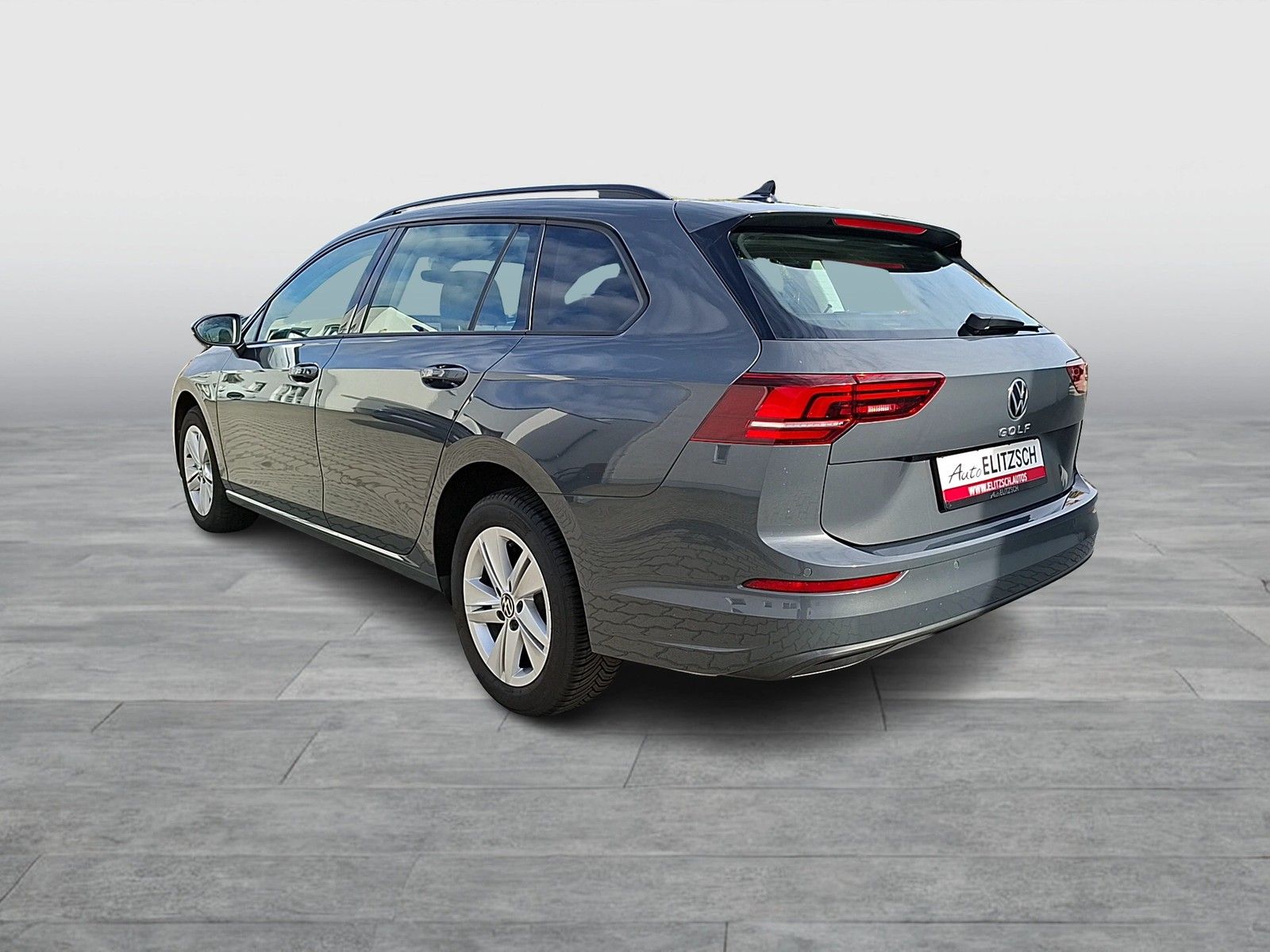 Fahrzeugabbildung Volkswagen Golf VIII Variant TSI Life LEDplus Navi AID ACC