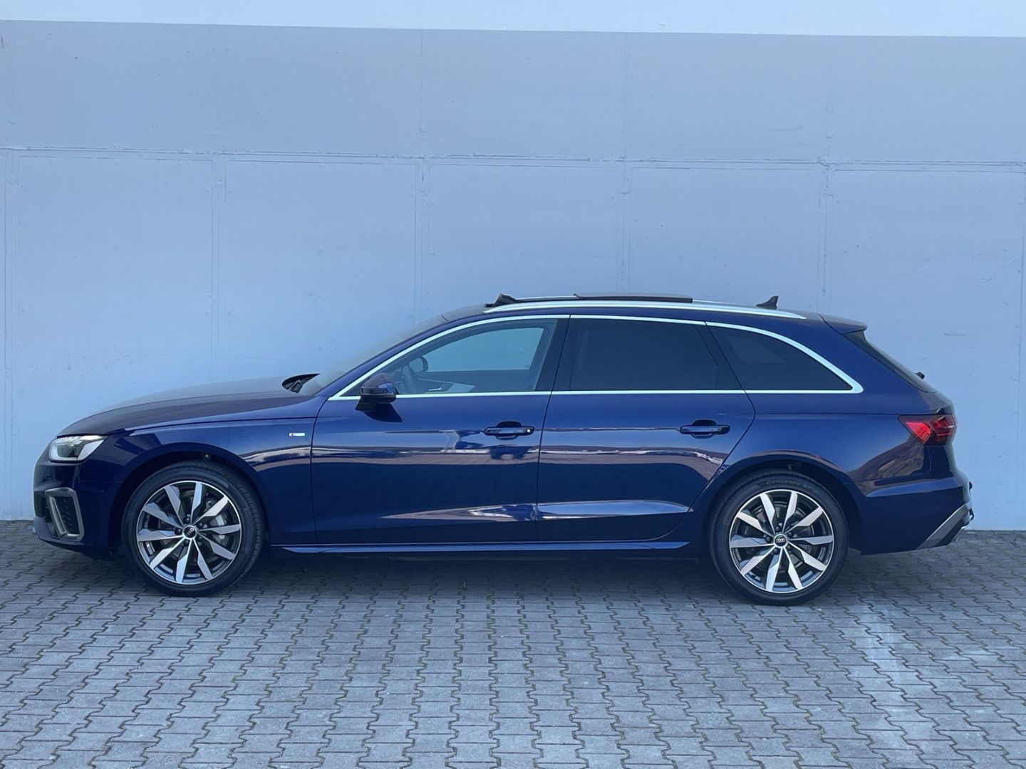 A4 40 TFSI Avant S line quattro Matrix/AHK/Pano/