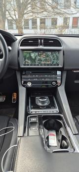 Jaguar F-Pace 25d AWD R-Sport Automatik R-Sport - Jaguar F-Pace von privat