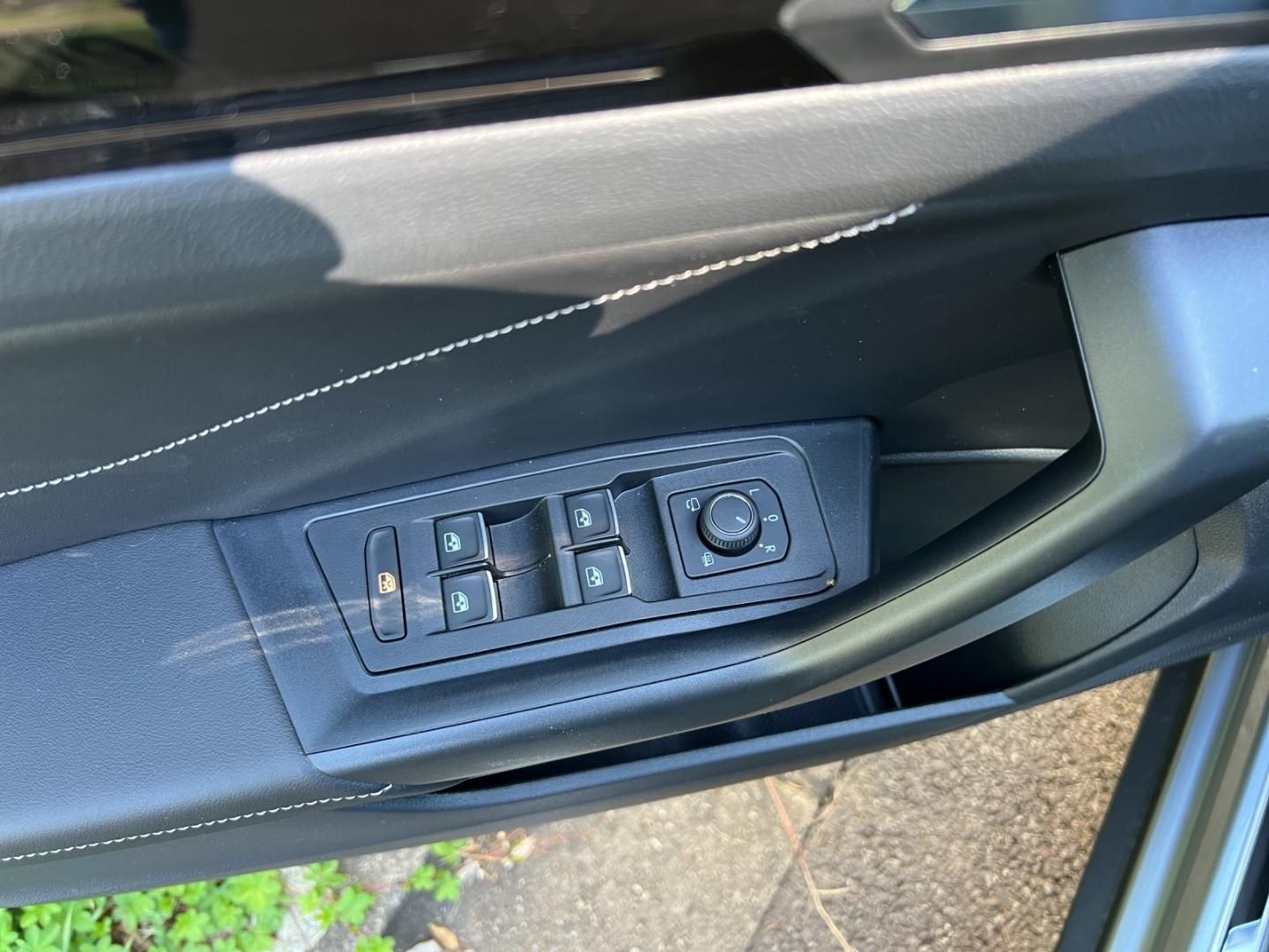 Fahrzeugabbildung Volkswagen T-ROC R-Line R-Line,AHK,Easy Open,RFK,Digitales