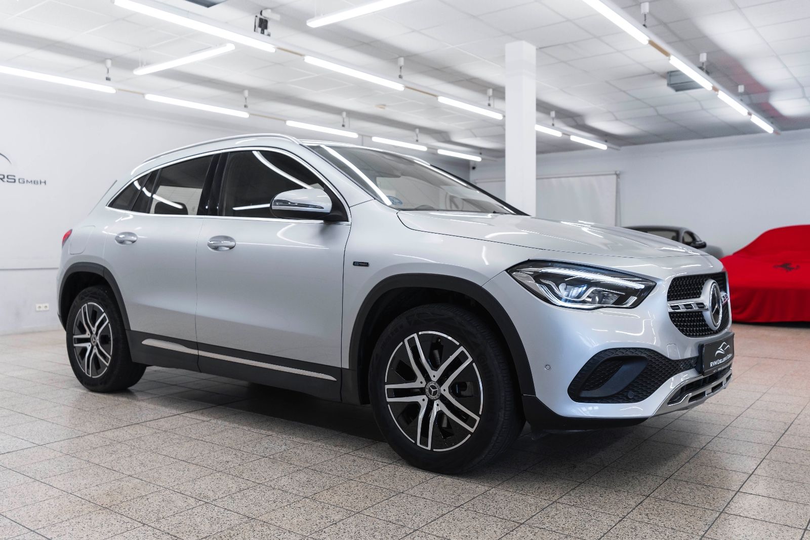 Fahrzeugabbildung Mercedes-Benz GLA 250e PLUG-IN ACC LED KAM TOTW KEYLESS GO NAV