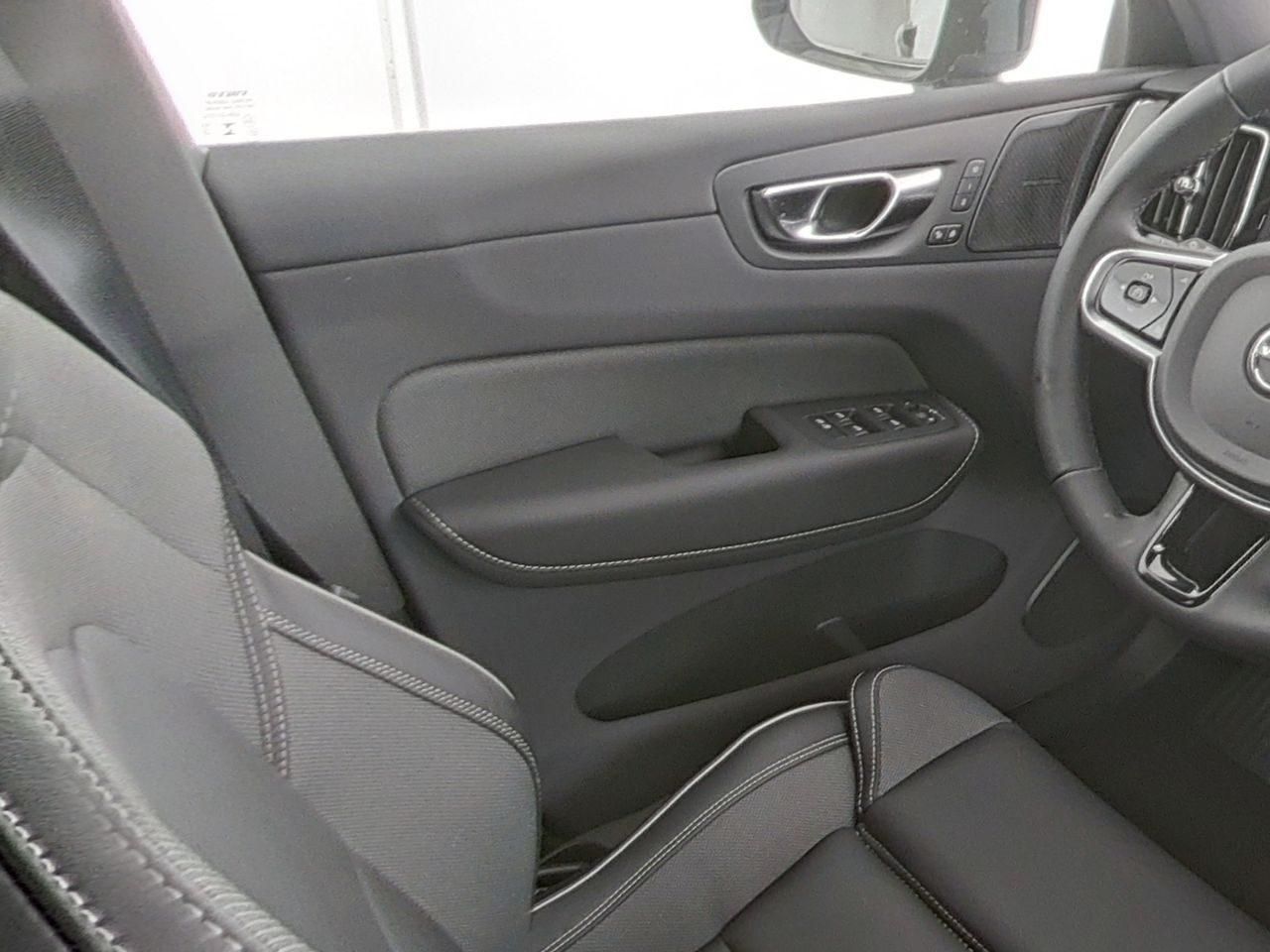 Fahrzeugabbildung Volvo XC60 Plus Dark Recharge Plug-In Hybrid AWD