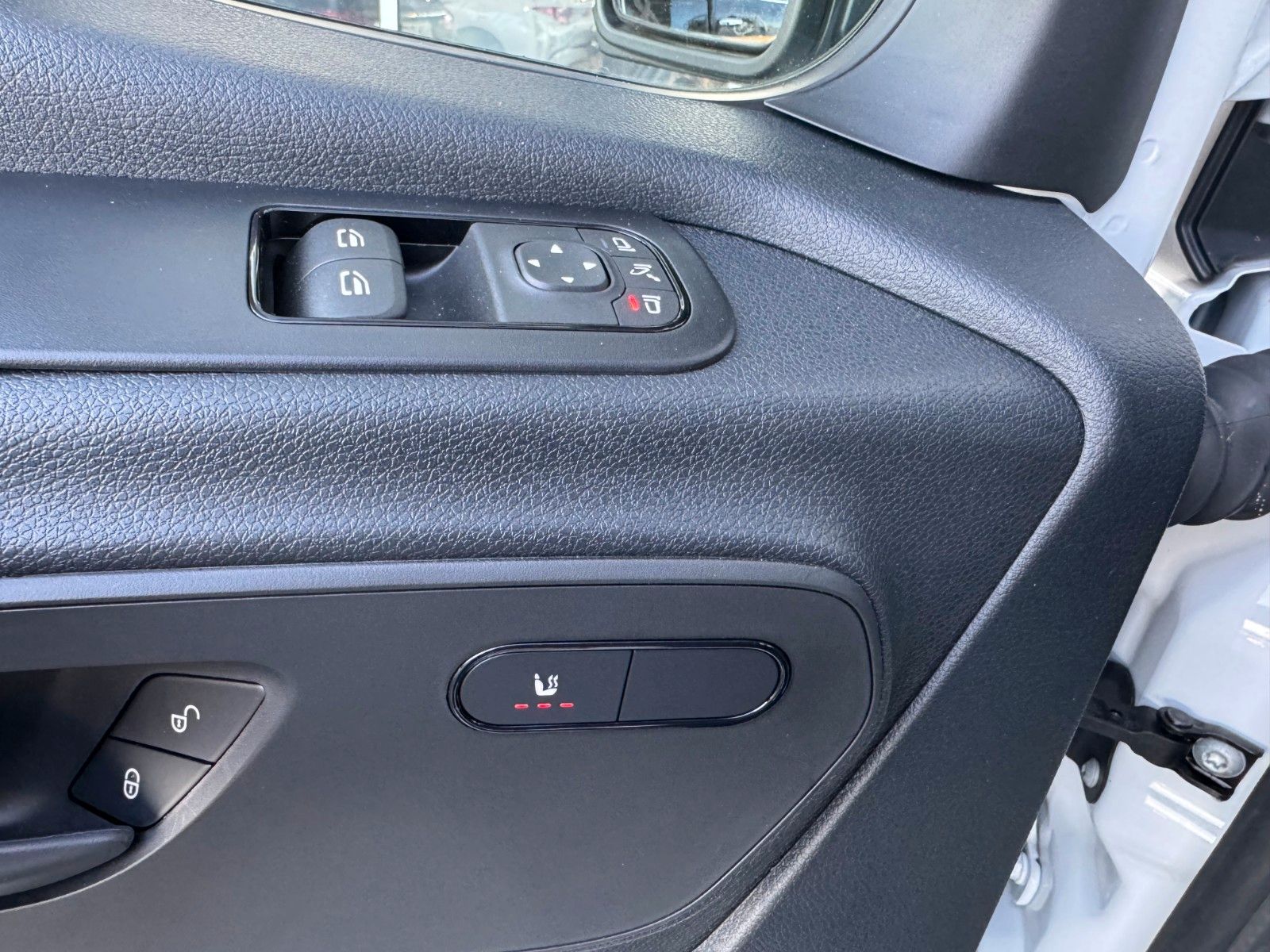 Fahrzeugabbildung Mercedes-Benz Sprinter 317 CDI DoKa Klima Stdheiz AHK3,5to