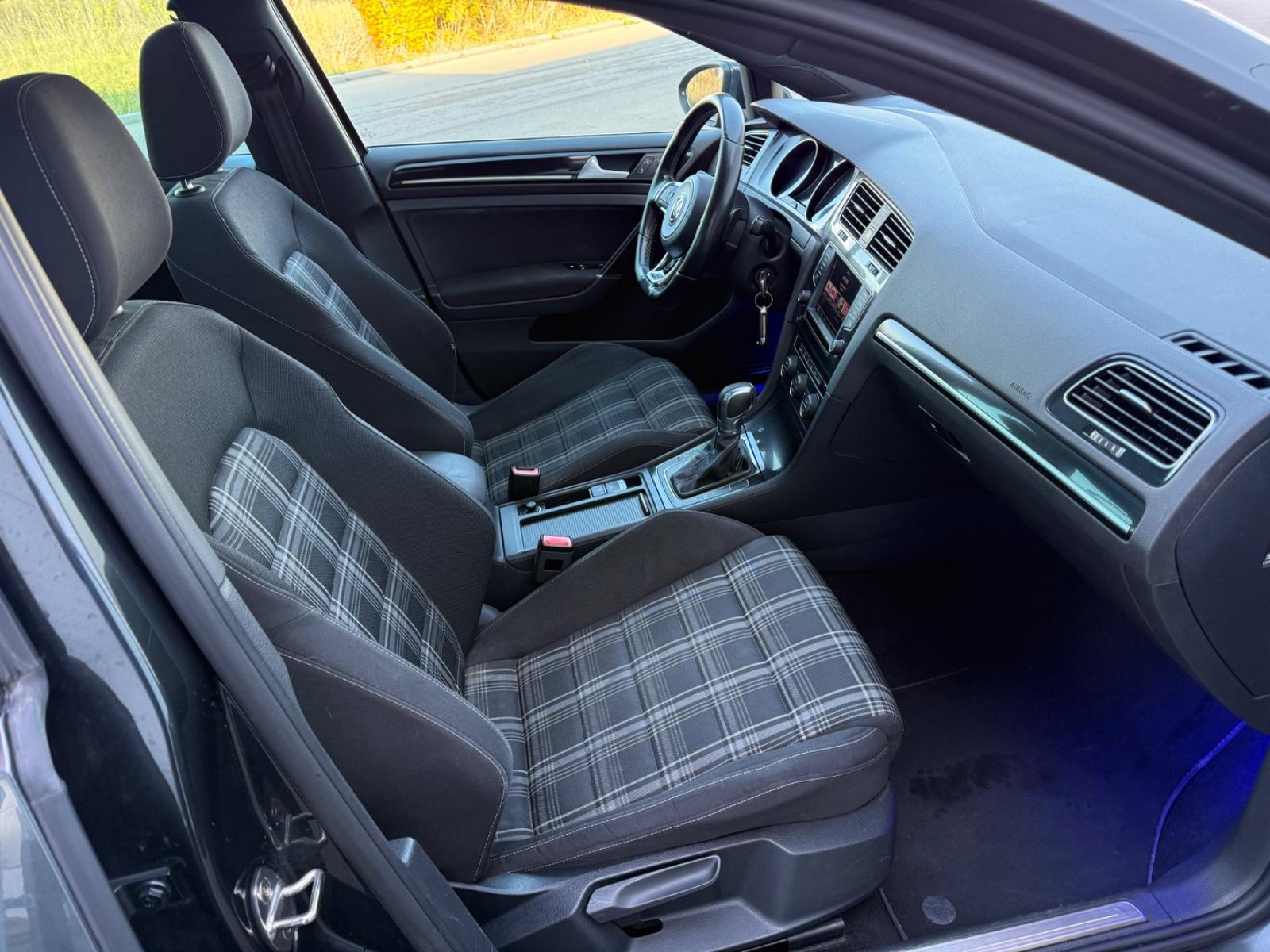 Volkswagen Golf 2015 — photo 16