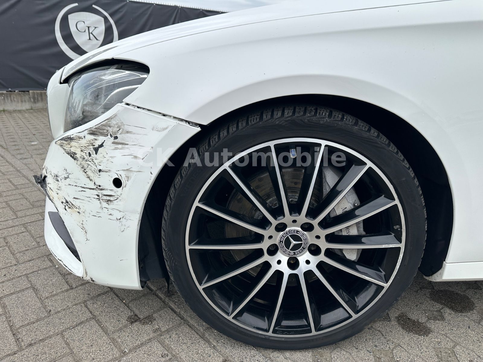 Fahrzeugabbildung Mercedes-Benz E 300 Lim. AMG-Line/Navi/Leder/Kamera/Burmester