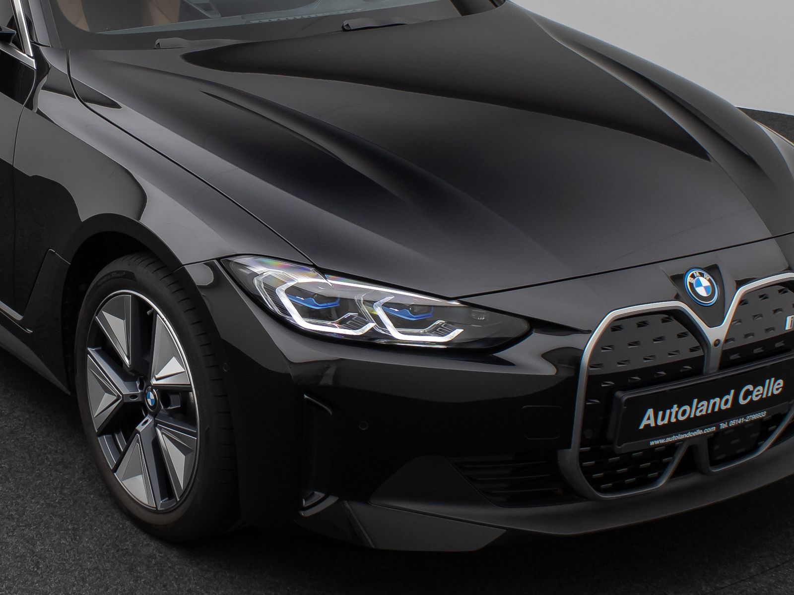 Fahrzeugabbildung BMW i4 eD40 GranCoupé Glasdach Laser 360°AHK Komfort