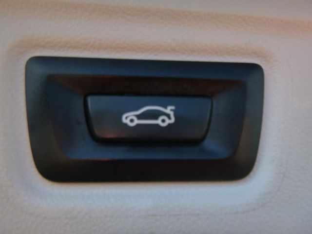 Fahrzeugabbildung BMW 320 i Touring >AUT/AHK/NAV/LED-Licht/PDC<