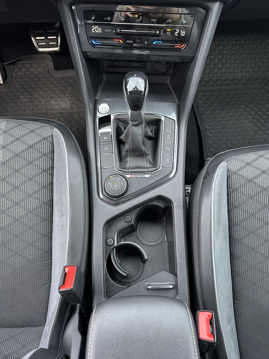 Fahrzeugabbildung Volkswagen Tiguan Allspace 4M R-Line Black 7Sitzer AHK+360°
