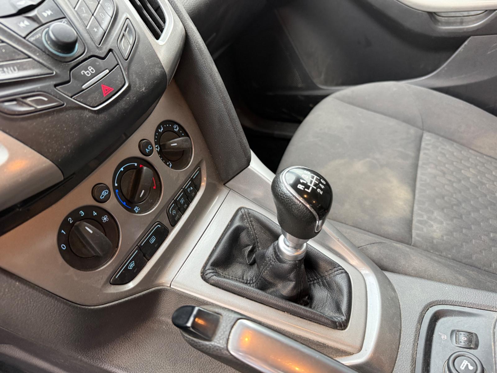 Ford Focus 2013 — photo 15