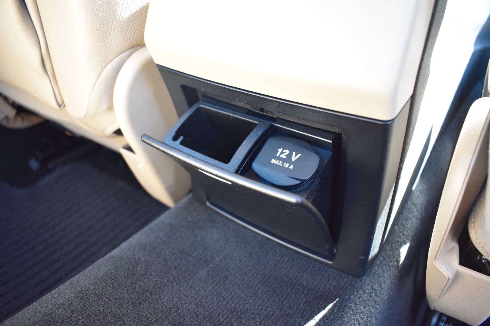 Fahrzeugabbildung Mercedes-Benz E 350 CGI Limousine STH/AHK/MEMORY/KEYLESS