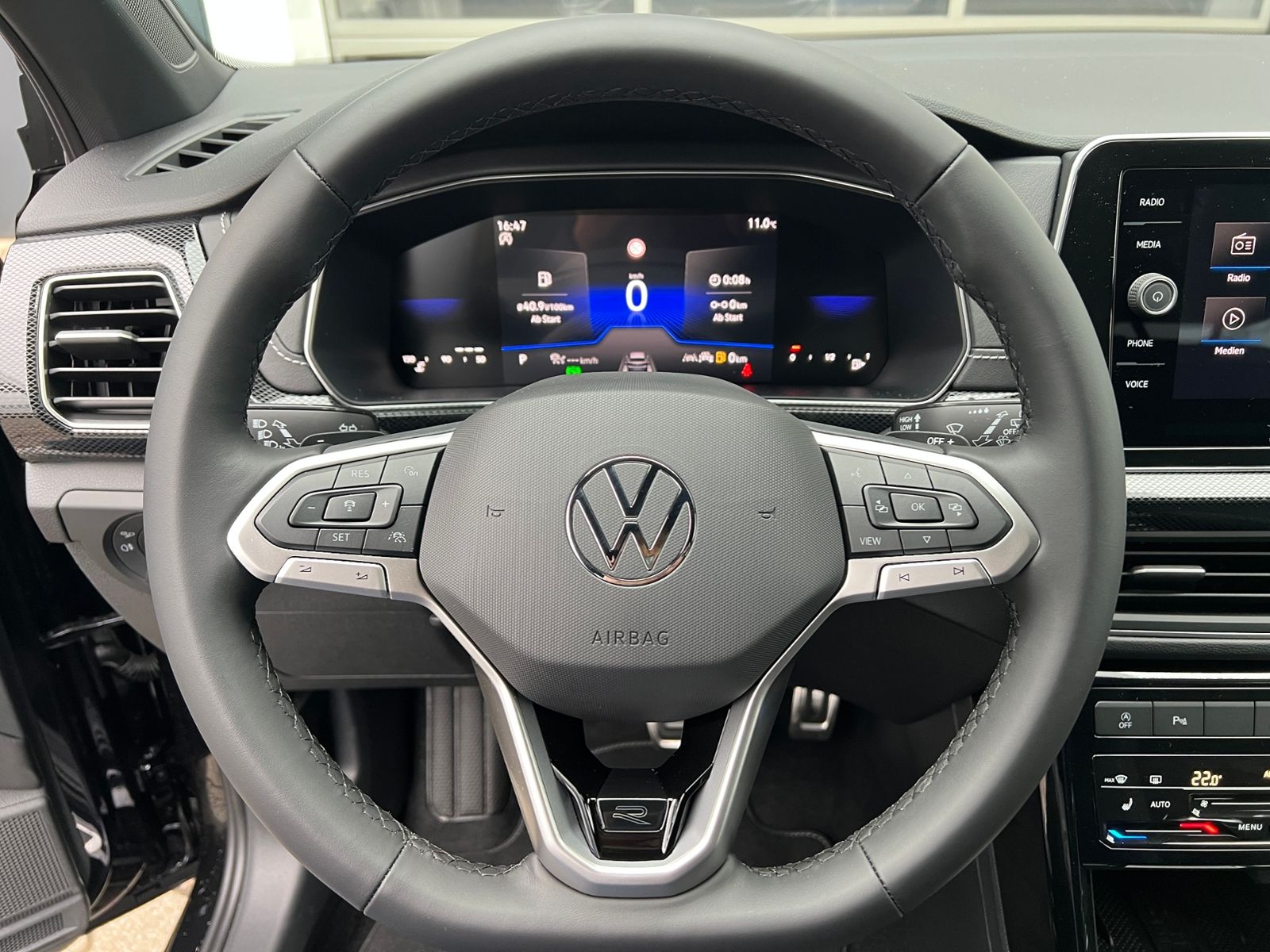 Fahrzeugabbildung Volkswagen T-Cross R-Line 1.5 TSI DSG *AHK, IQ.LIGHT, ACC,