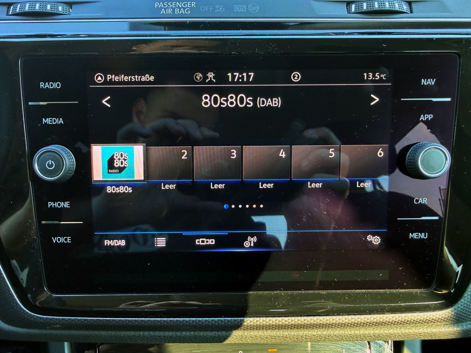 Fahrzeugabbildung Volkswagen Touran 1.5 TSI Active DSG ACC PDC KAM NAVI LED