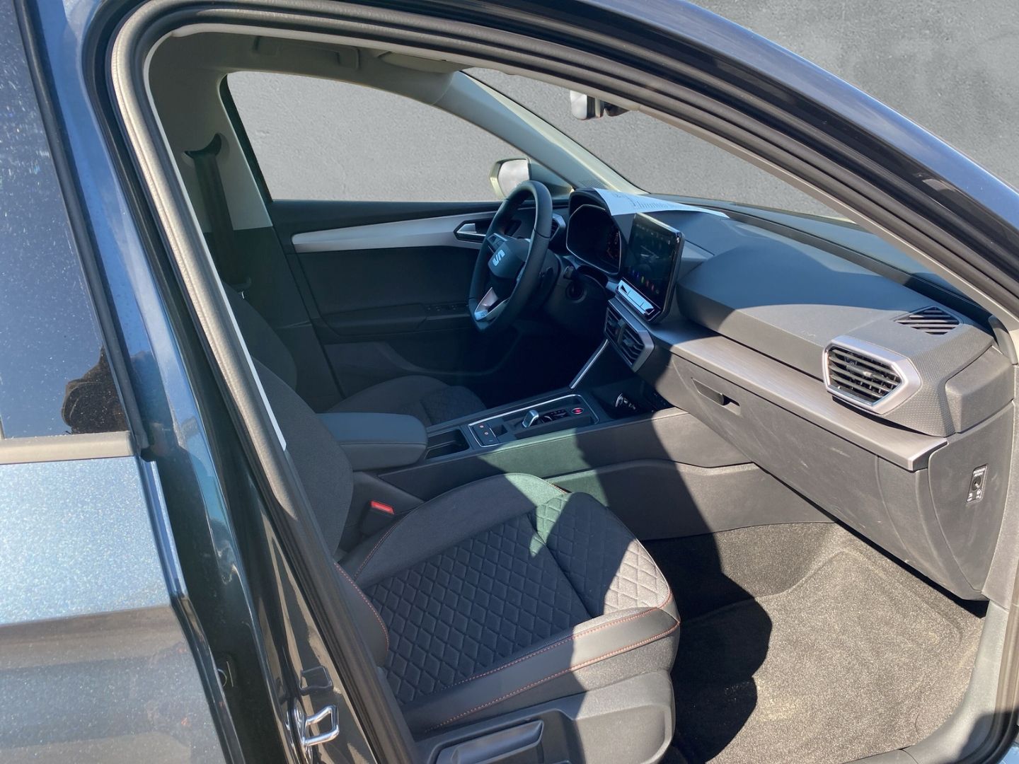 Fahrzeugabbildung SEAT Leon Sportstourer FR 2.0 TDI EU6d Navi Digitales