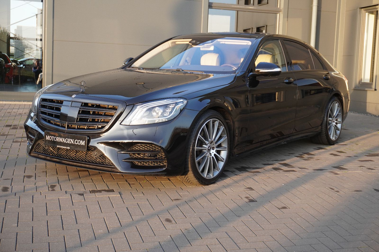Fahrzeugabbildung Mercedes-Benz S 560 4Matic L AMG